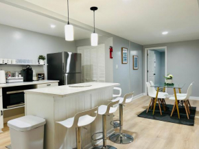 Comfy Lower Lvl Apt with Jetted Tub Near Uptown and UNC